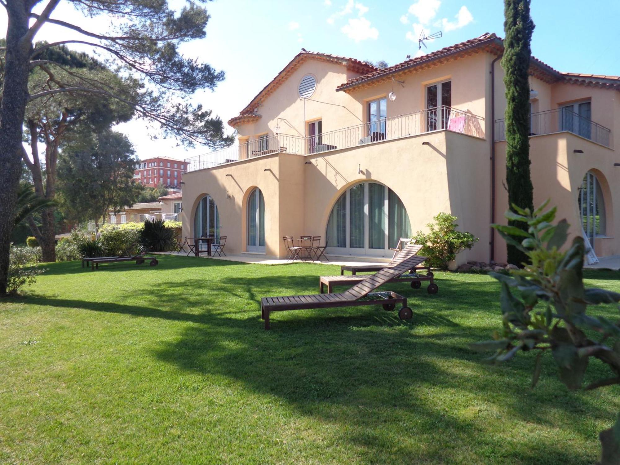 Villa Angelina Front Beach Гримо Екстериор снимка